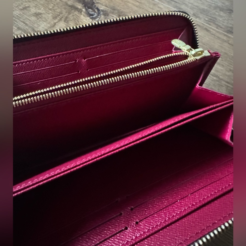 LOUIS VUITTON-AUTHENTIC (Preowned) Signature Coated Canvas Wallet - Picture 10 of 17